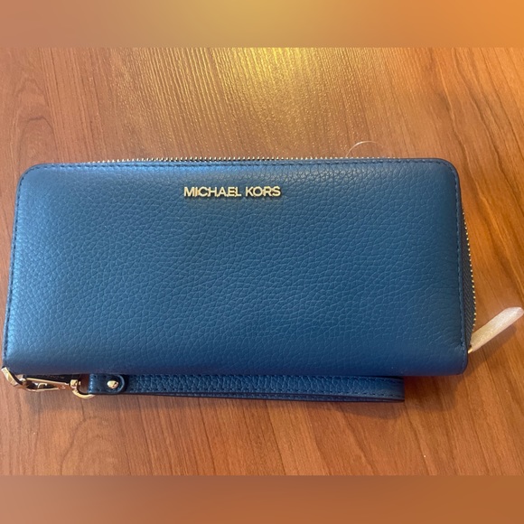 Michael Kors Wallet - Picture 6 of 16